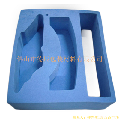 海綿內(nèi)托對(duì)各行各業(yè)產(chǎn)品起到絕緣、密封、防震、防塵、填充、隔音、固定，能夠保護(hù)包裝產(chǎn)品在運(yùn)輸過程中安然無恙，起到保護(hù)產(chǎn)品的一個(gè)作用，同時(shí)可以美化產(chǎn)品，提升產(chǎn)品檔次。