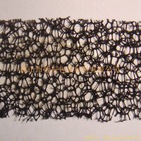 過濾海綿也稱網(wǎng)狀海綿，爆破海綿。聚氨酯過濾海綿由普通開孔軟泡高溫爆破開孔加工而成，爆破除掉了泡沫網(wǎng)絡(luò)之間原有的氣泡膜，得到了主體骨架網(wǎng)狀結(jié)構(gòu)。
過濾海綿的空隙率高達(dá)97%，具有優(yōu)異的透氣性、良好的柔軟性和較高的機(jī)械強(qiáng)度。
