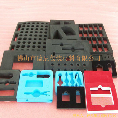 海綿包裝內(nèi)托是一種全新的包裝內(nèi)襯材料，其產(chǎn)品性能對(duì)比過(guò)去的紙質(zhì)內(nèi)襯。他的防潮性更好、減震性更強(qiáng)。產(chǎn)品本身也屬于環(huán)保材料擁有生物降解的特性，不會(huì)對(duì)地球環(huán)境造成二次損傷。目前在發(fā)達(dá)國(guó)家很多產(chǎn)品已從過(guò)去的紙質(zhì)內(nèi)襯向海綿包裝內(nèi)襯邁進(jìn)。